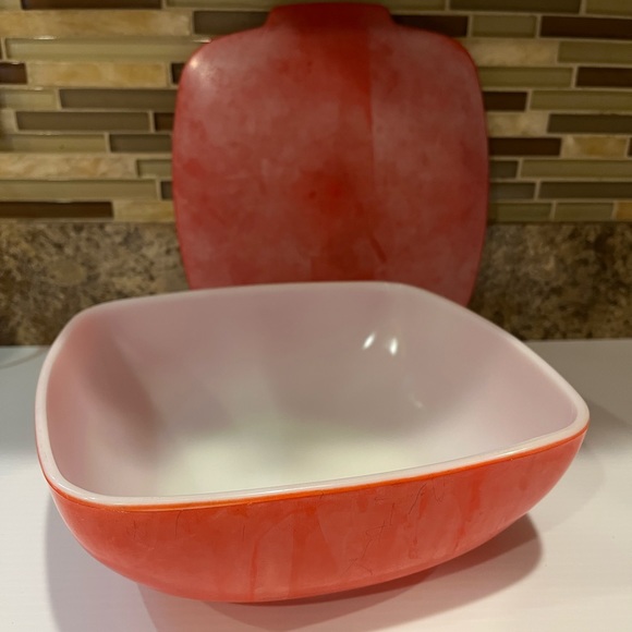 Vintage PYREX Red Square Hostess Casserole Dish with Lid 2 1/2 Quart - Picture 6 of 11